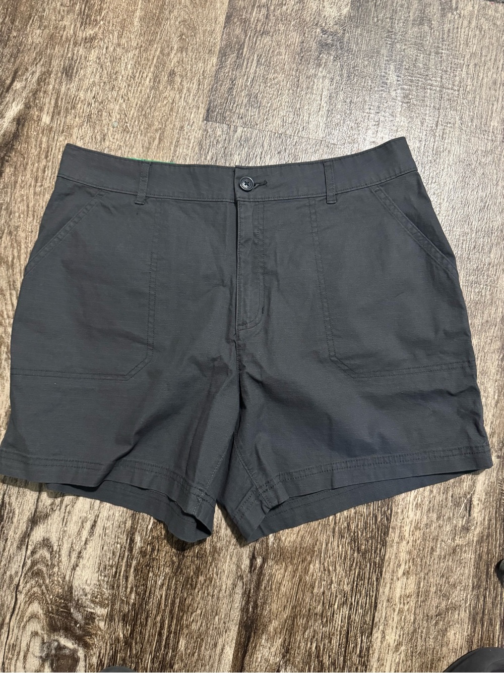 Eddie Bauer women’s gray Flat-Front Casual Shorts